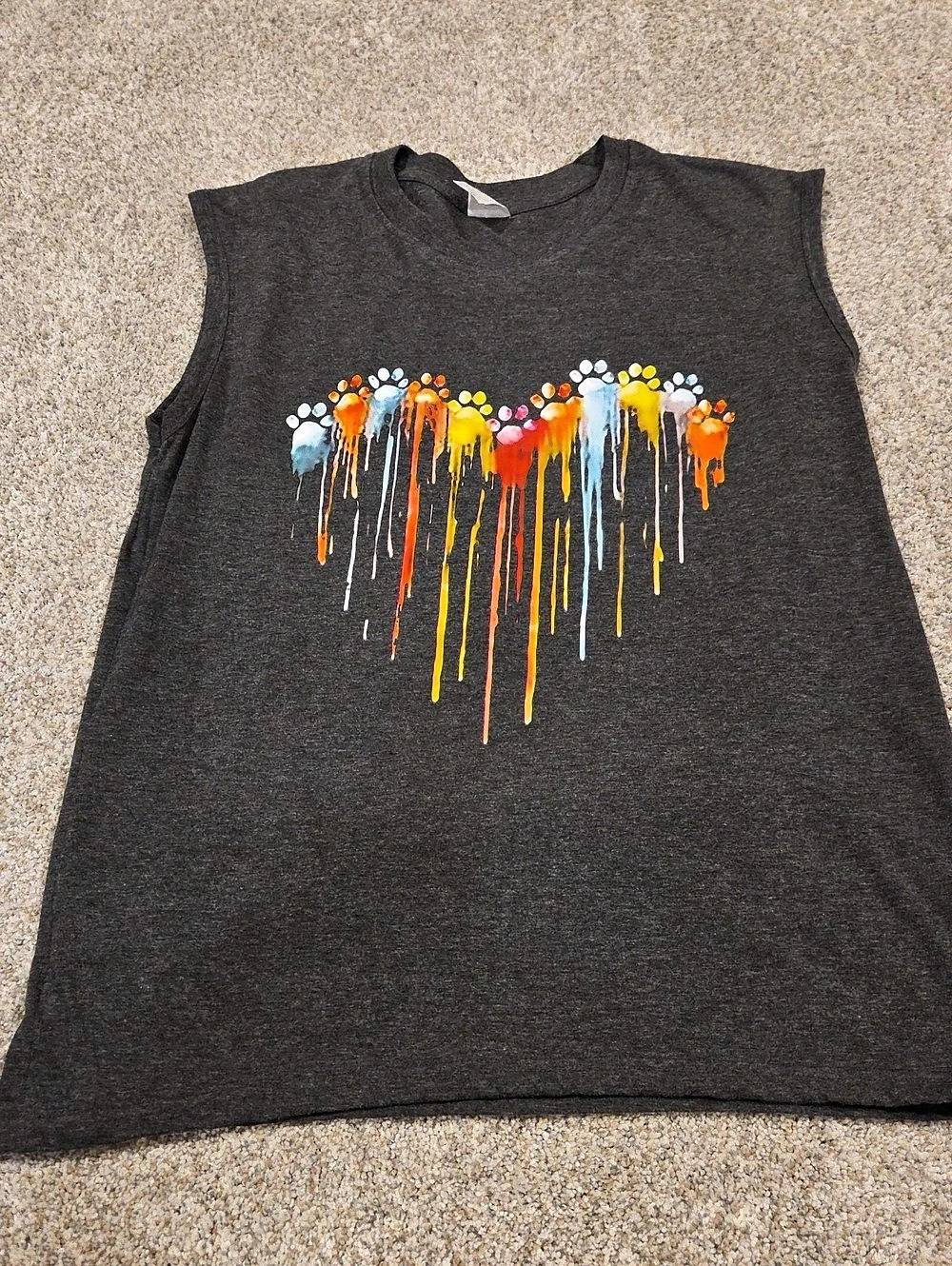 Graphic Muscle Tee in Gray Size Medium Like New